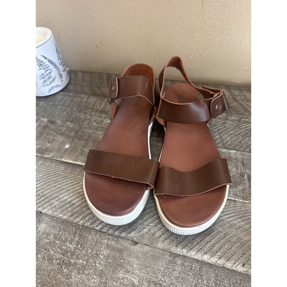 Mia Brown Ankle Strap Sandals With Buckle Closure & White Soles Size 8.5 - Picture 2 of 4